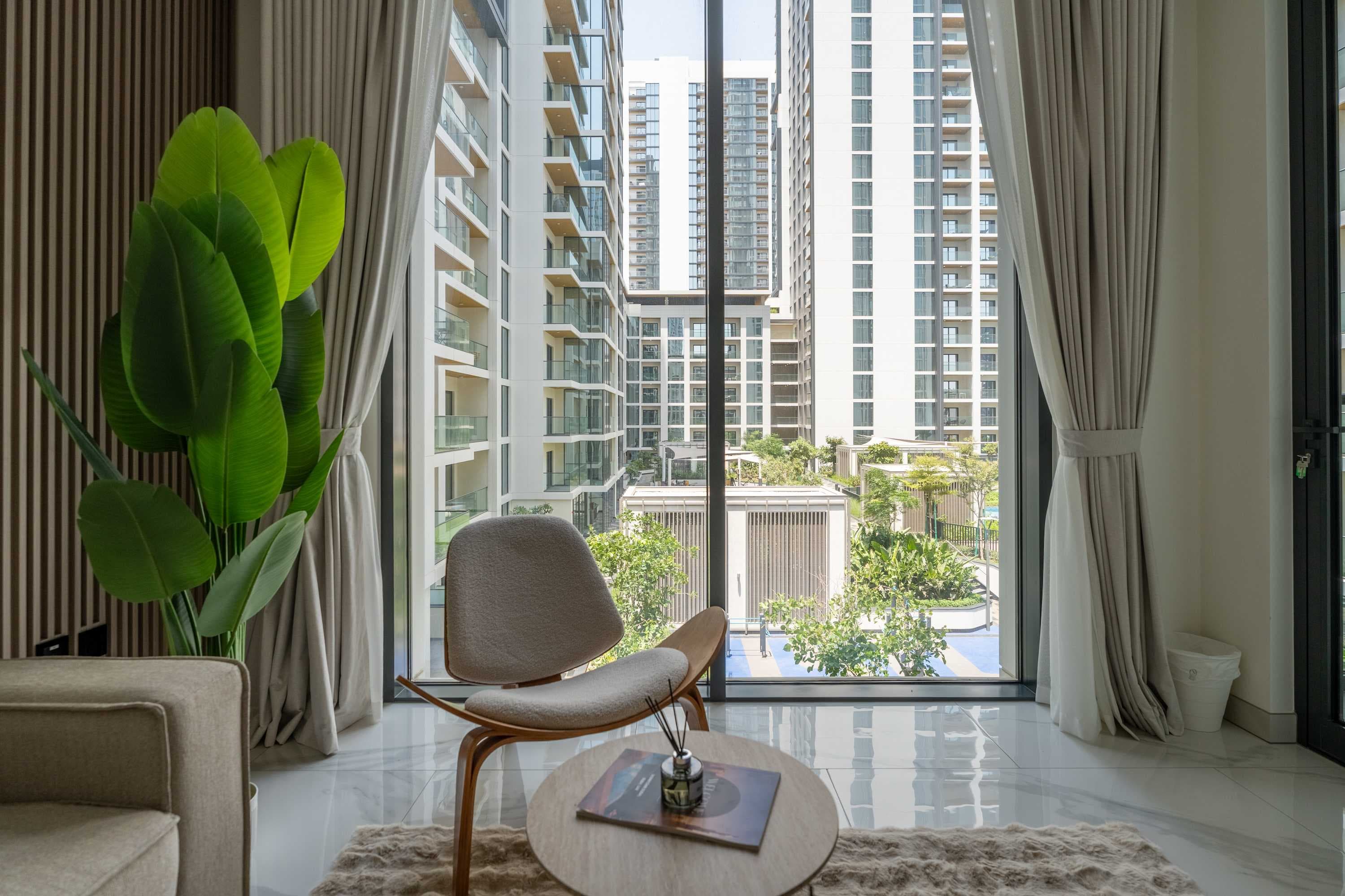Pool-View Balcony | Sleeps Four | Downtown Nearby — photo 8