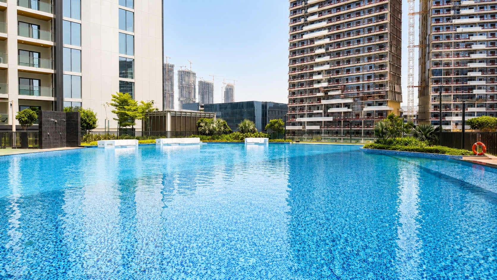 Pool-View Balcony | Sleeps Four | Downtown Nearby — photo 27