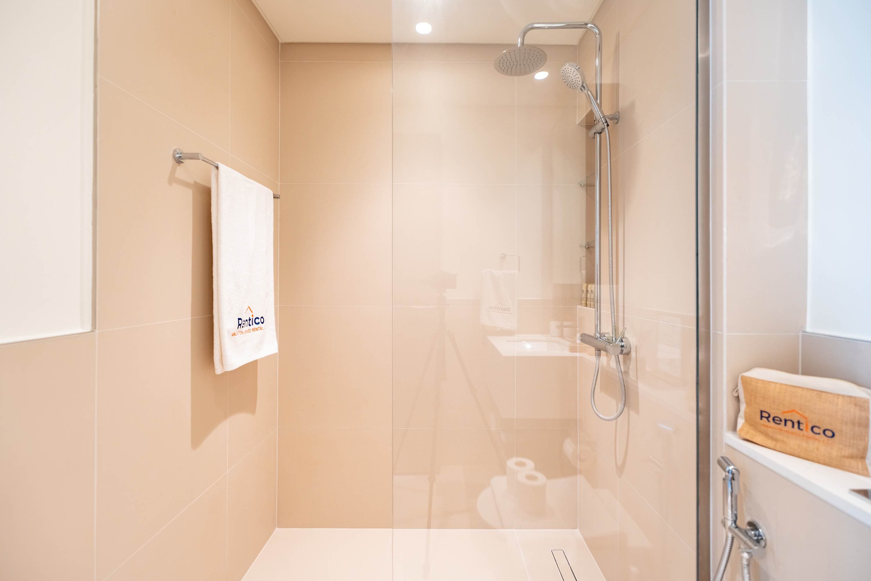 Rentico | Workspace 1BR Hills Park | Pool & Mall โ photo 13