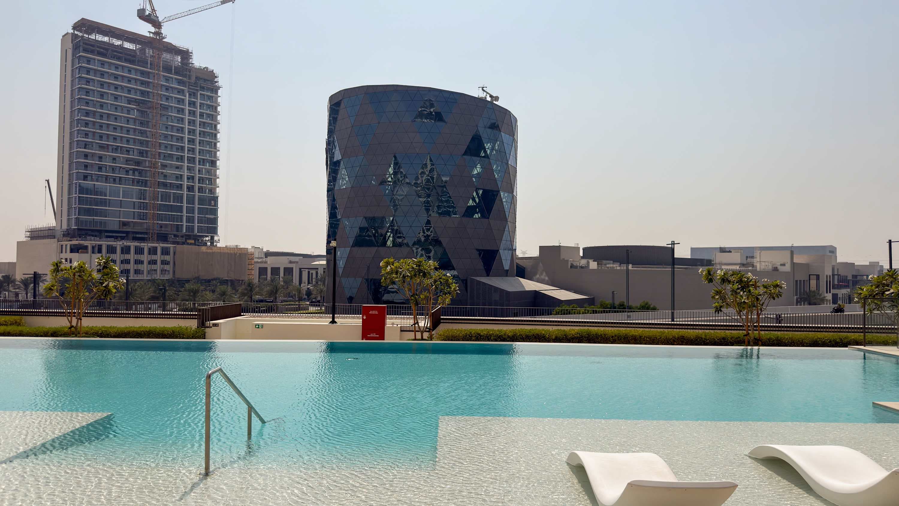 Rentico | Luxury 1BR Hills Park | Pool & Mall โ photo 4